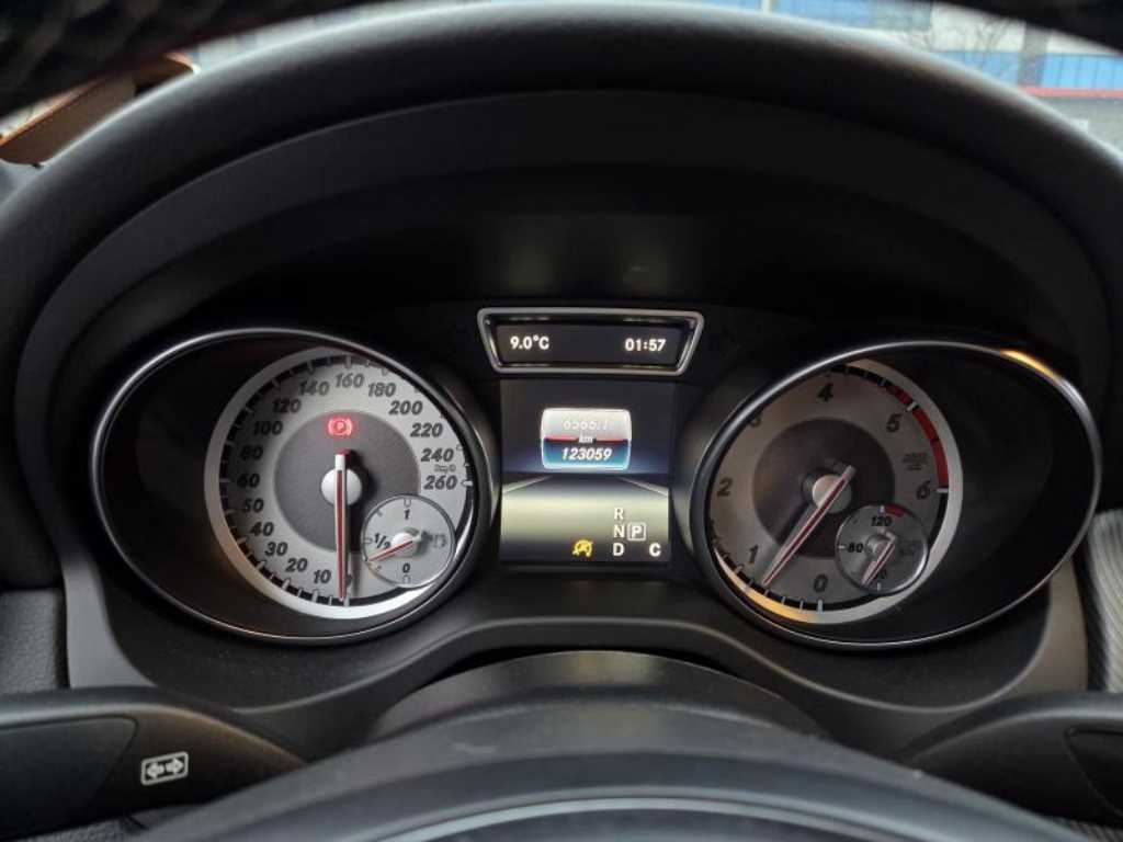 Mercedes Benz CLA Class - Vista 5