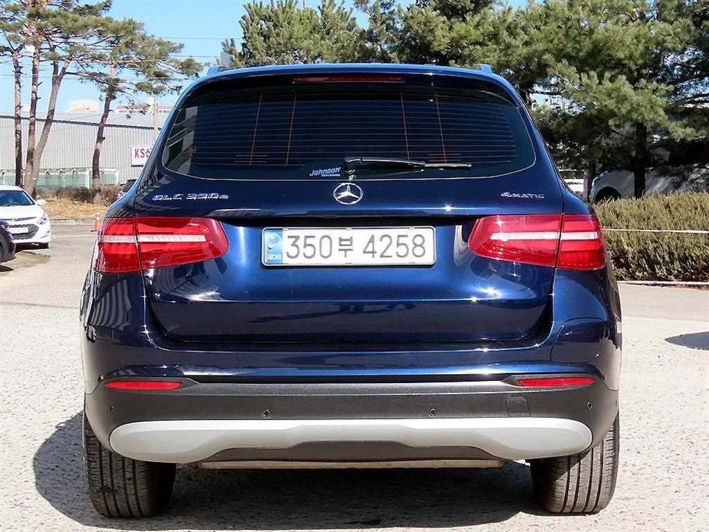 Mercedes Benz GLC Class - Vista 4