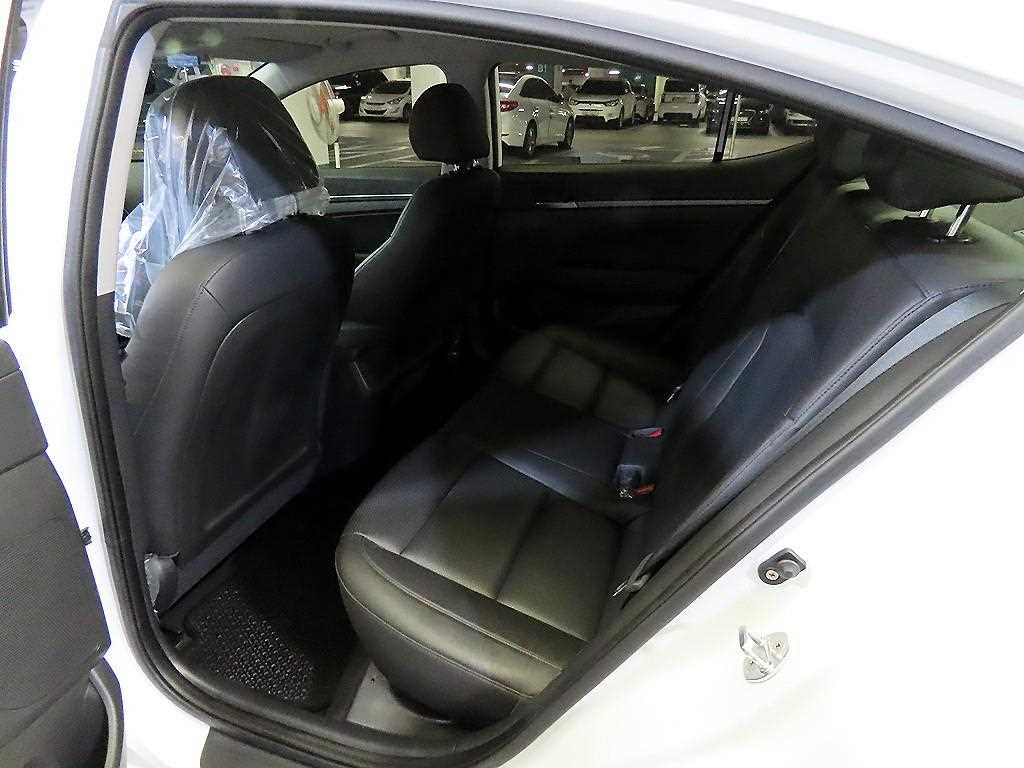 HYUNDAI Avante - Vista 7