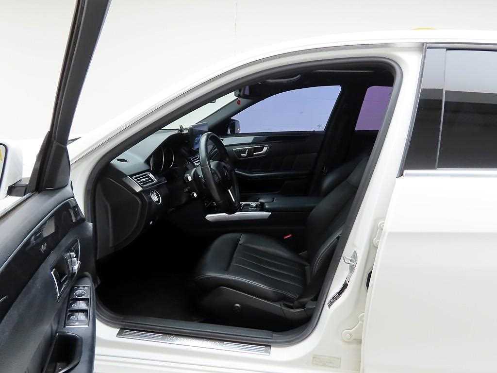 Mercedes Benz E class - Vista 12