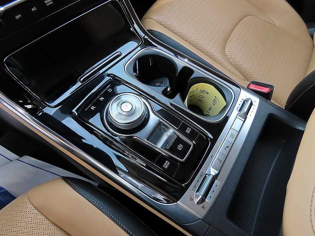 KIA Carnival - Vista 11