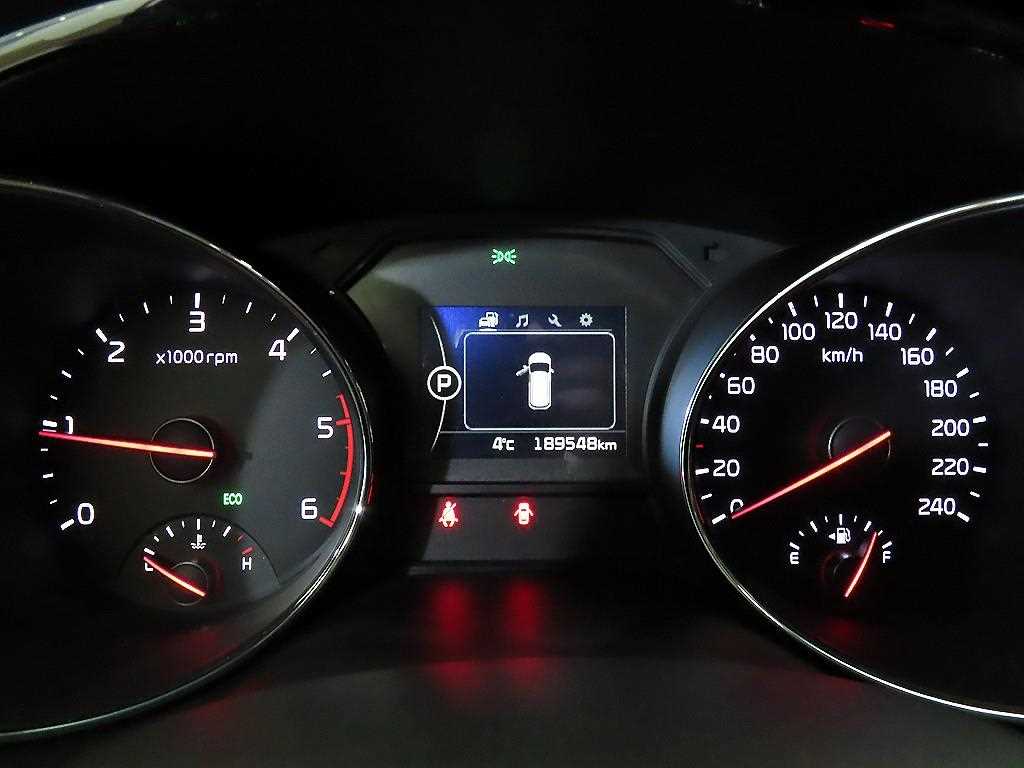 KIA Carnival - Vista 9