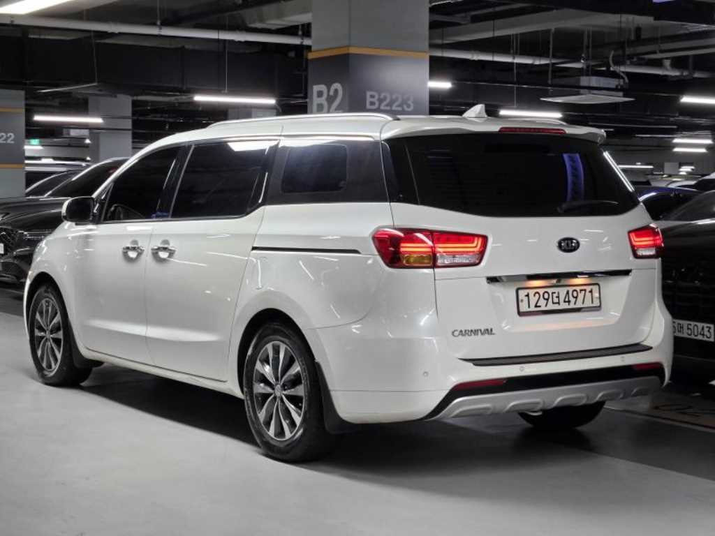 KIA Carnival - Vista 3