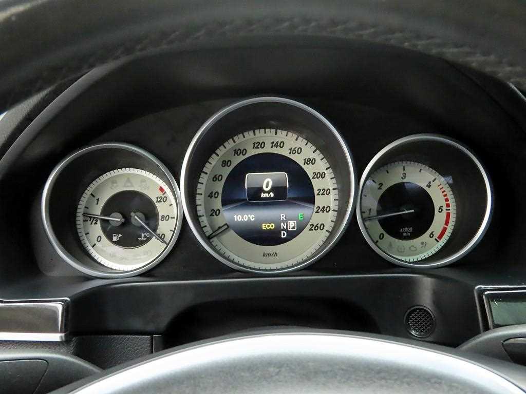 Mercedes Benz E class - Vista 5