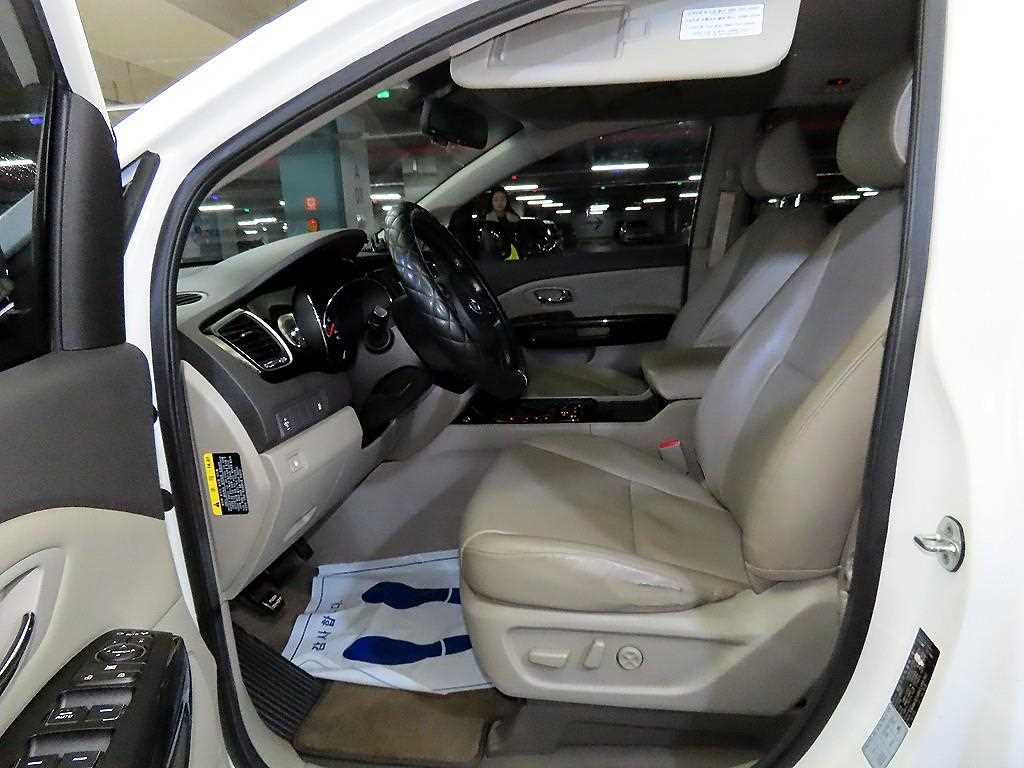 KIA Carnival - Vista 6