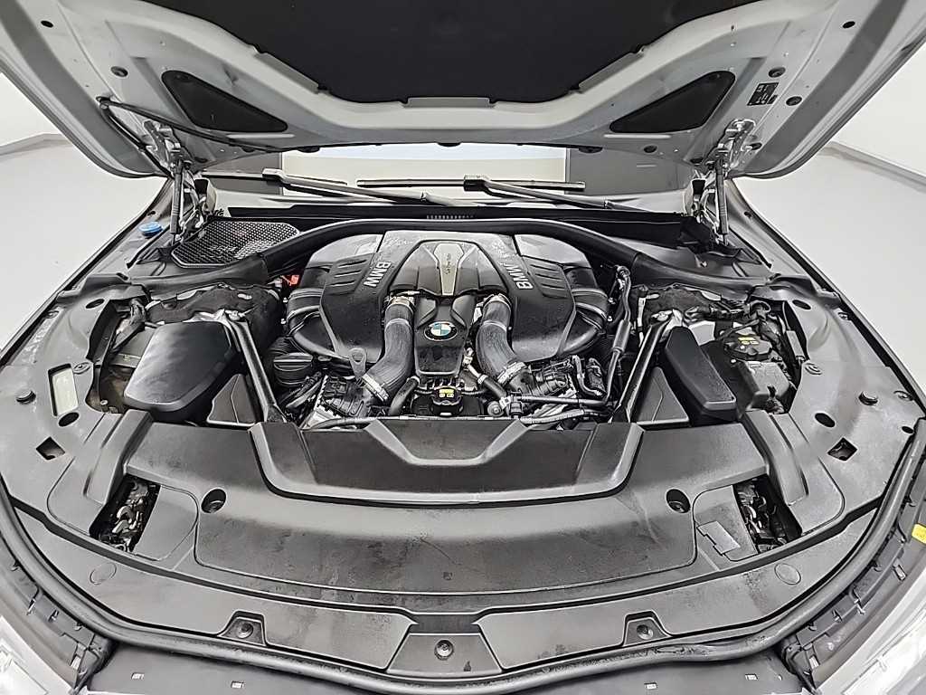 BMW 7 Series - Vista 5