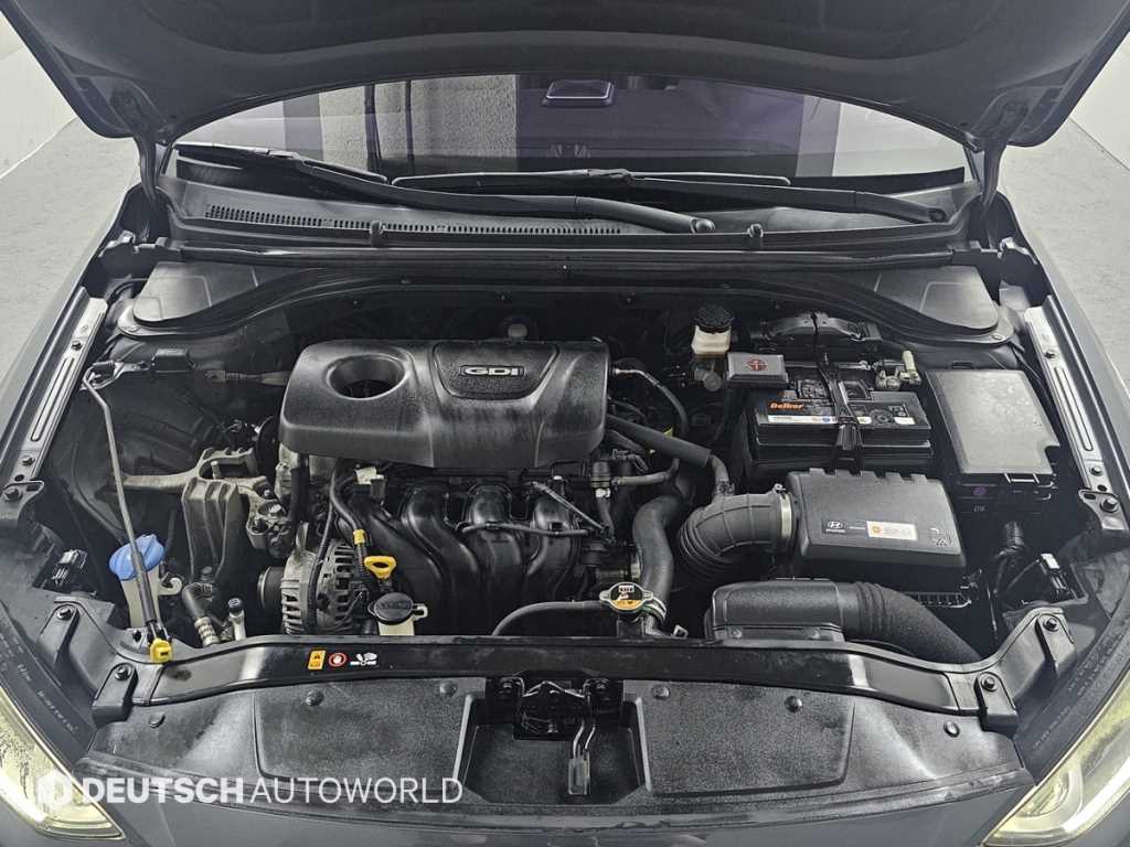 HYUNDAI Avante - Vista 4