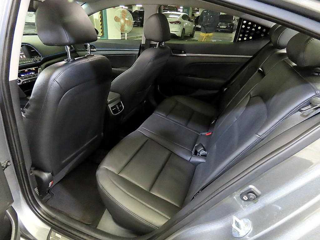 HYUNDAI Avante - Vista 7