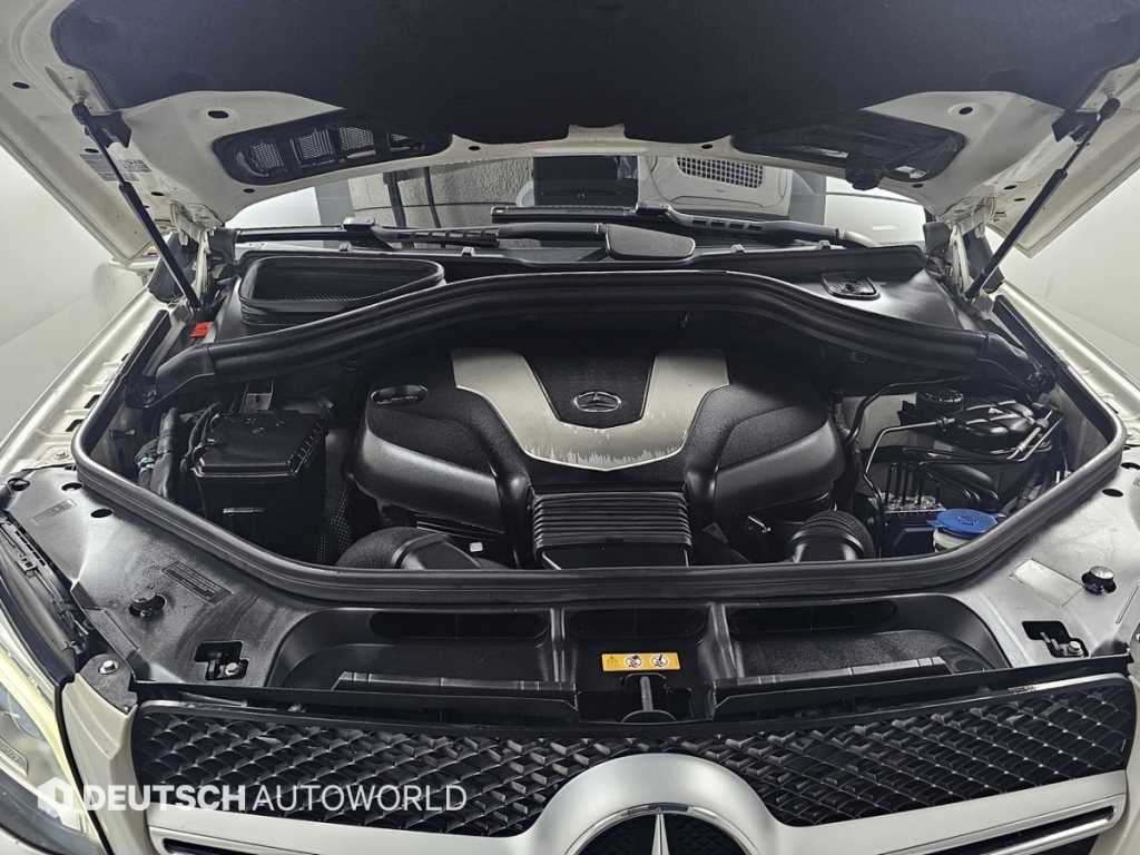 Mercedes Benz GLE Class - Vista 5