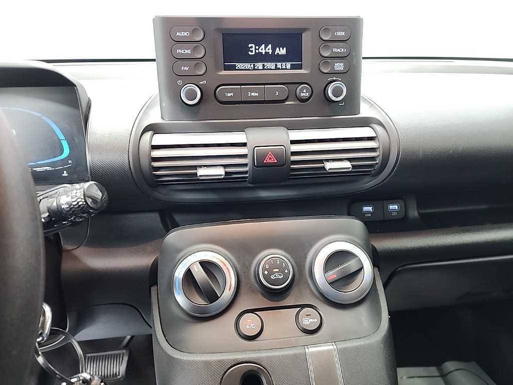 HYUNDAI Casper - Vista 10