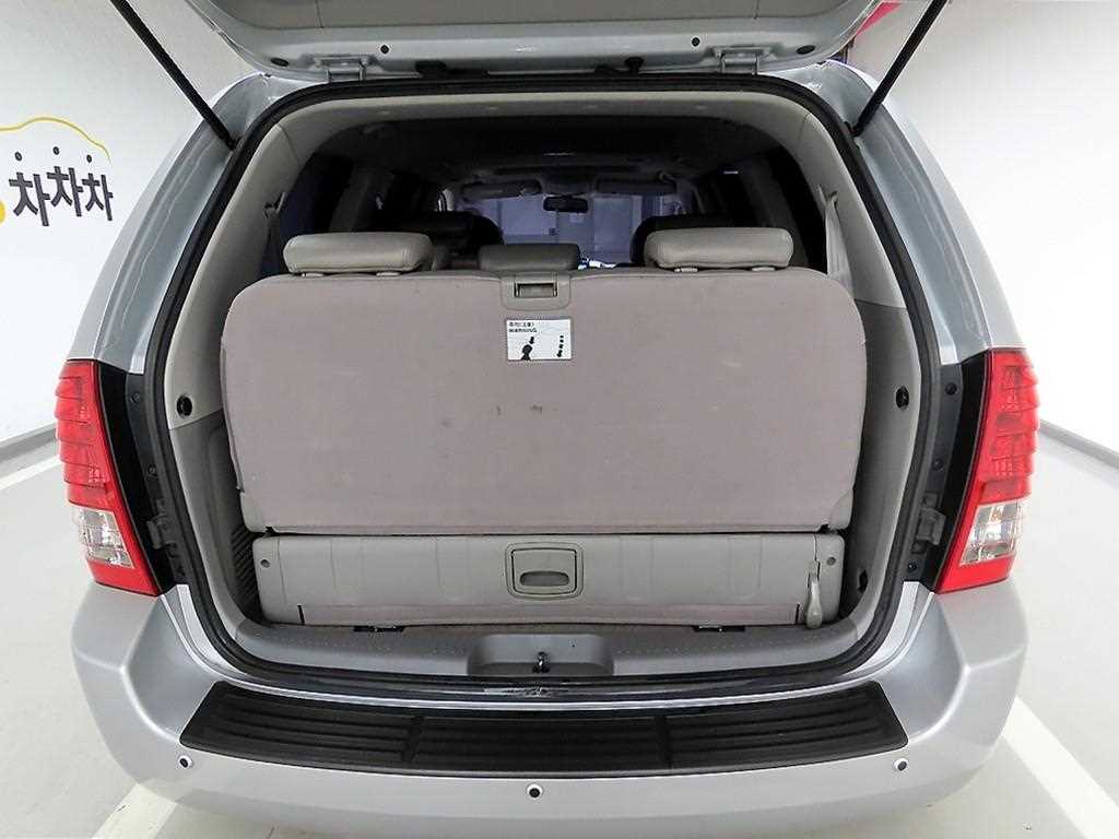 KIA Carnival - Vista 5