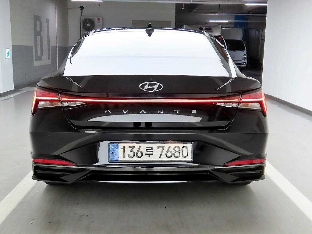 HYUNDAI Avante - Vista 3