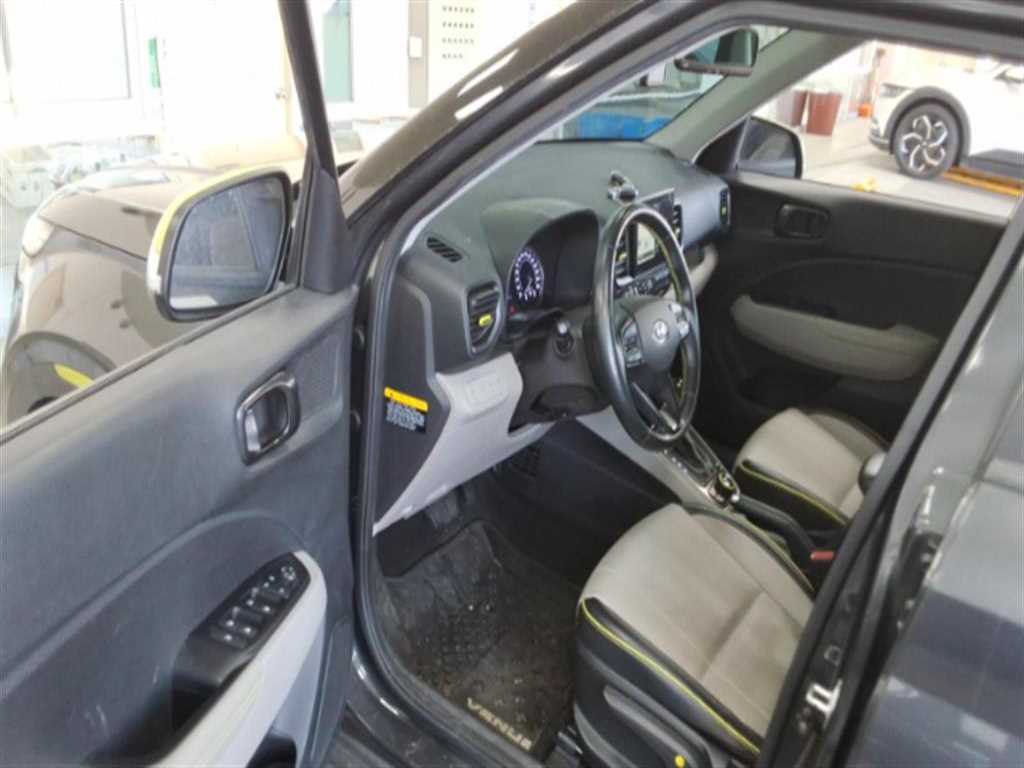 HYUNDAI Venue - Vista 4