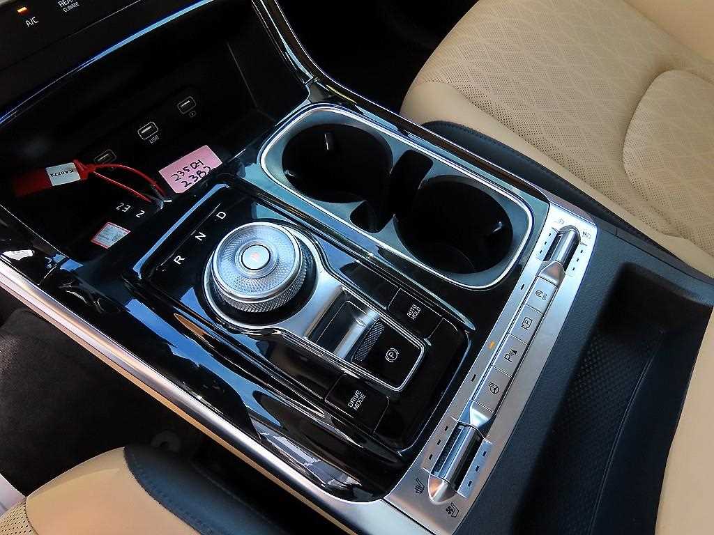 KIA Carnival - Vista 11