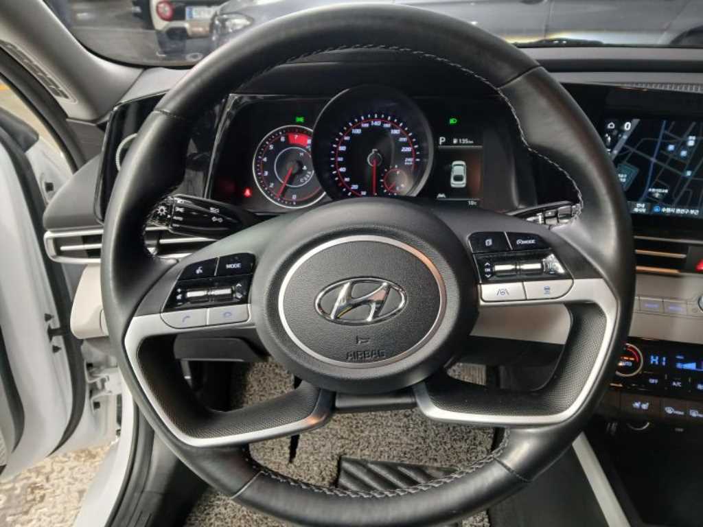 HYUNDAI Avante - Vista 8