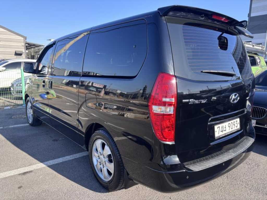HYUNDAI Starex - Vista 6