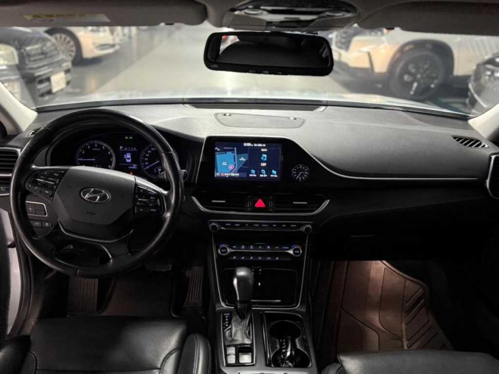 HYUNDAI Grandeur - Vista 9