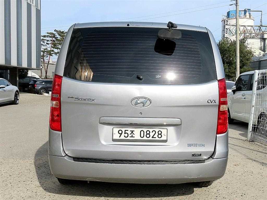 HYUNDAI Starex - Vista 4