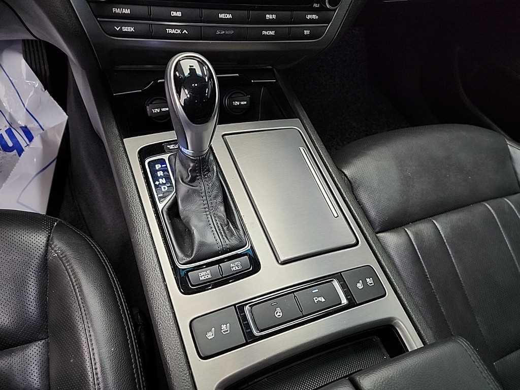 HYUNDAI Genesis - Vista 8