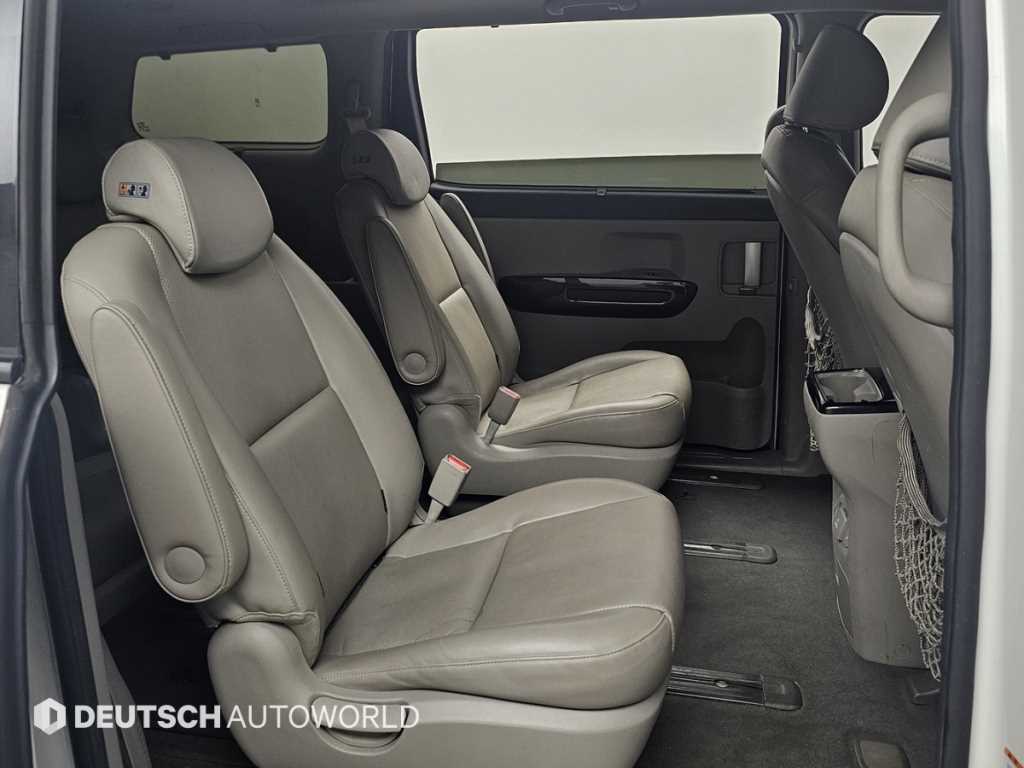 KIA Carnival - Vista 12