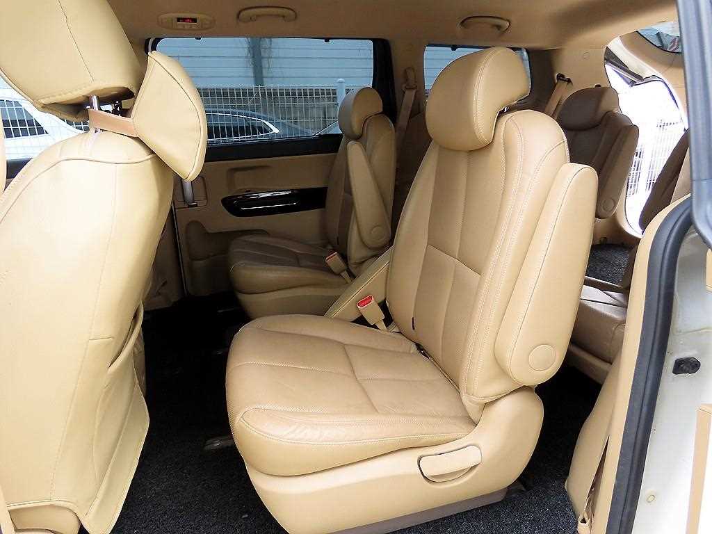 KIA Carnival - Vista 6