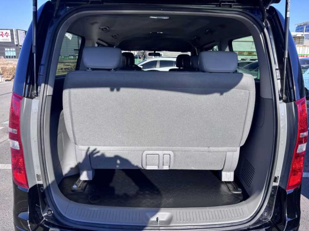 HYUNDAI Starex - Vista 7