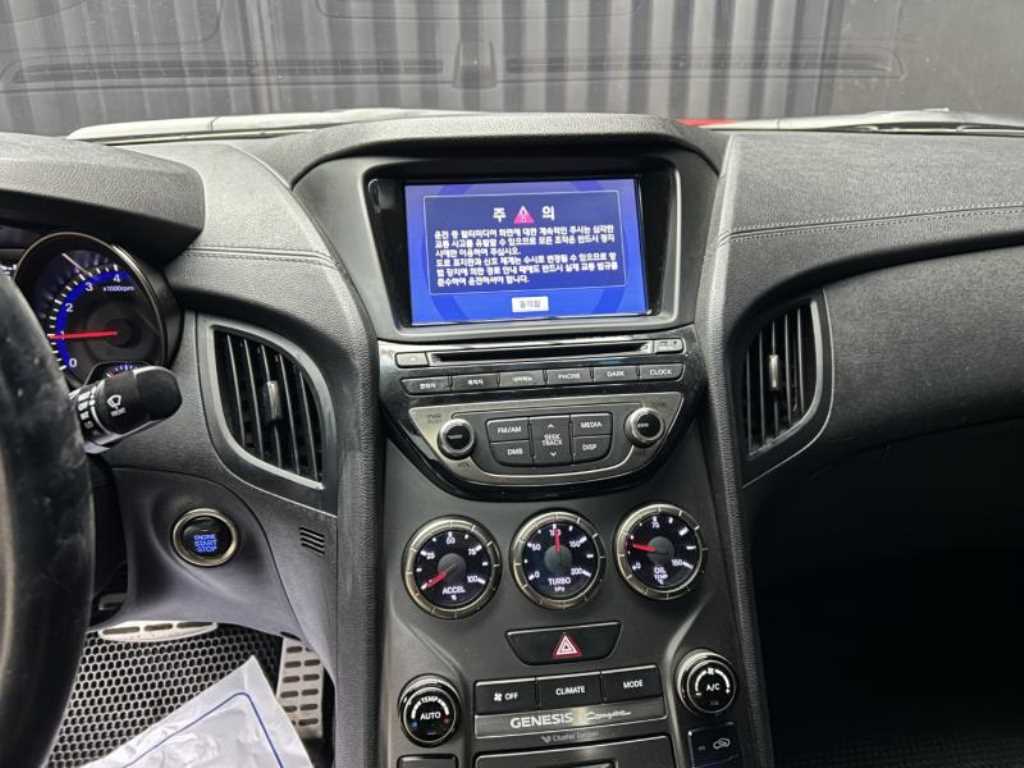 HYUNDAI Genesis - Vista 10