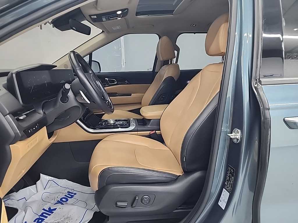 KIA Carnival - Vista 11