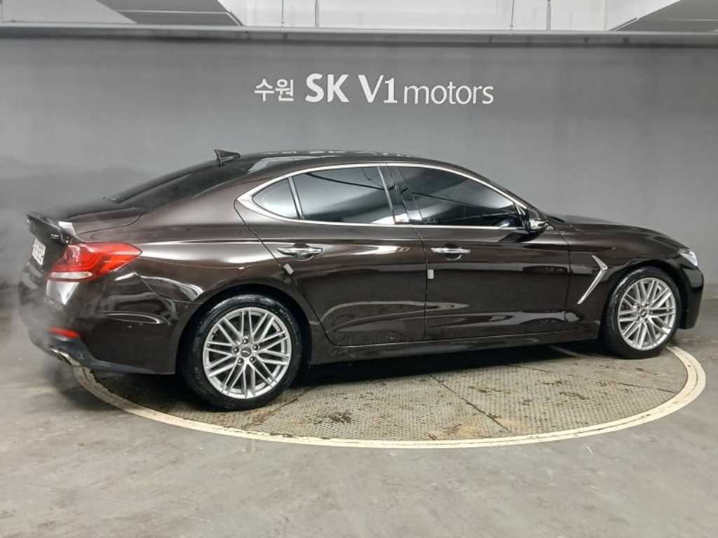 Genesis G70 - Vista 5