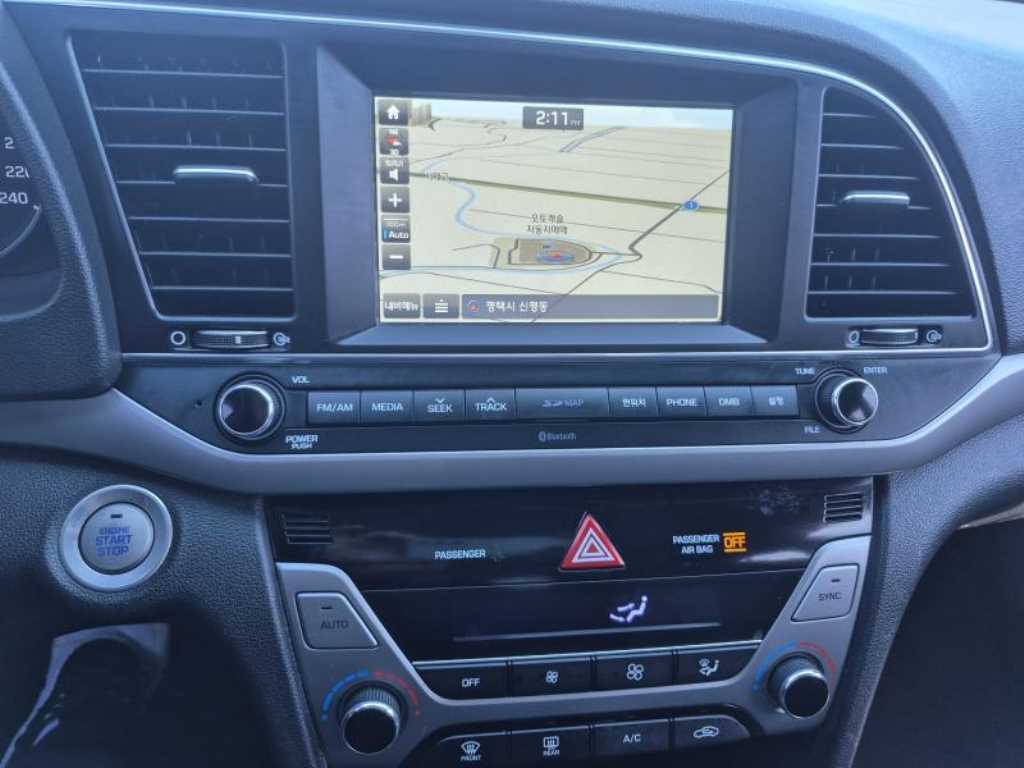 HYUNDAI Avante - Vista 11