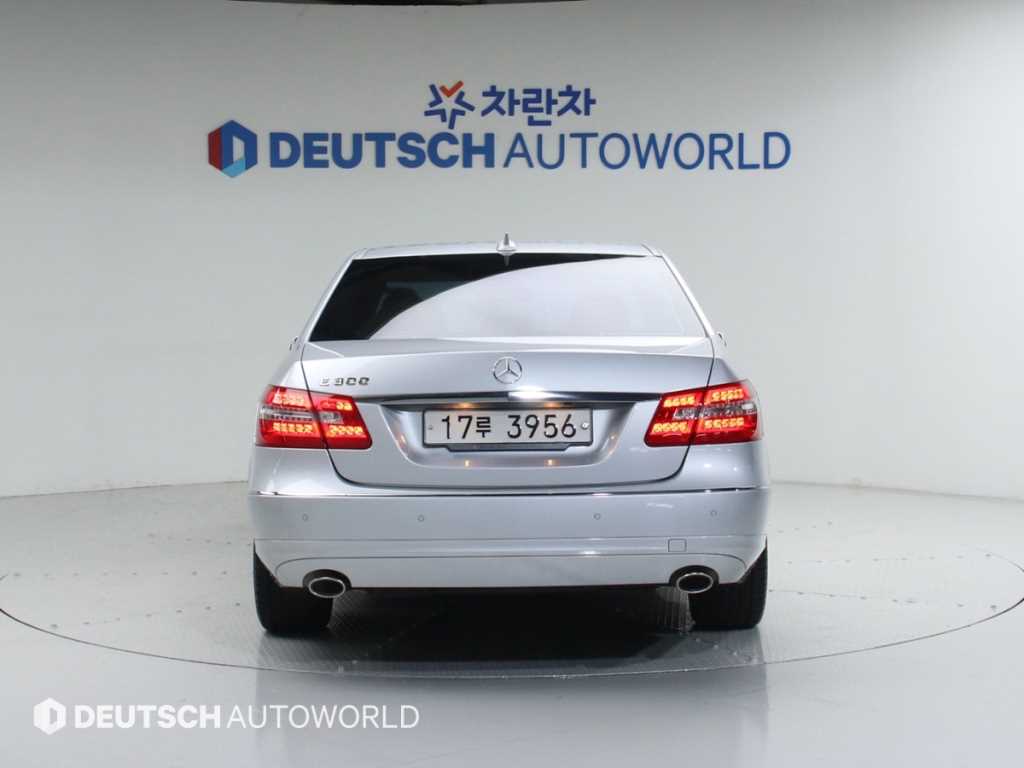 Mercedes Benz E class - Vista 4