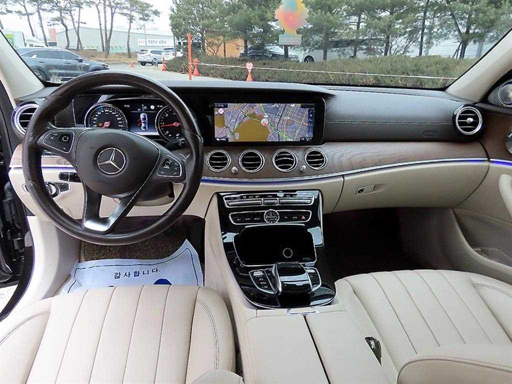 Mercedes Benz E class - Vista 7