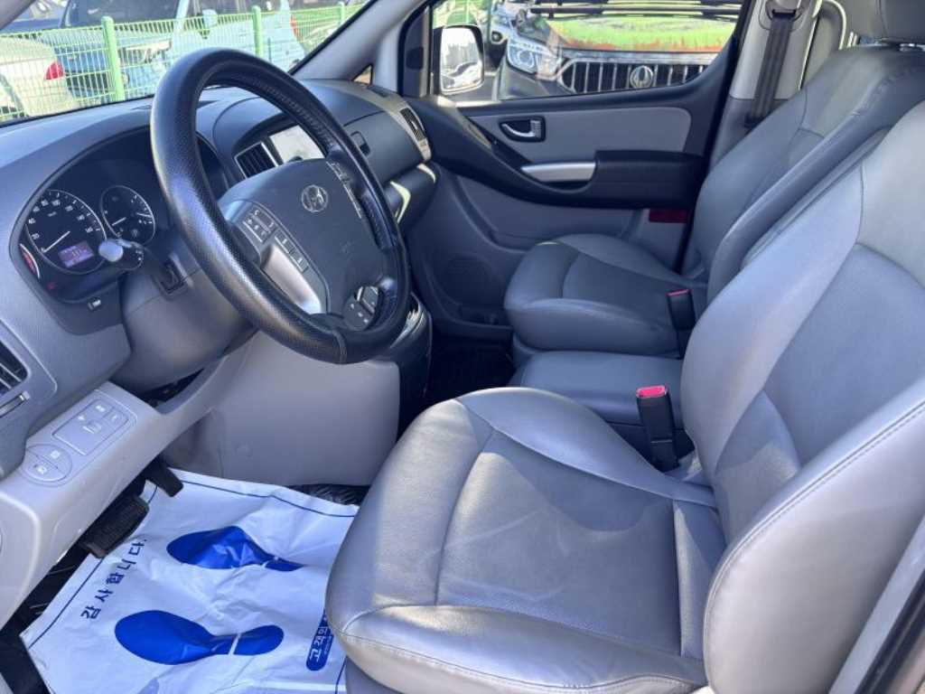 HYUNDAI Starex - Vista 12