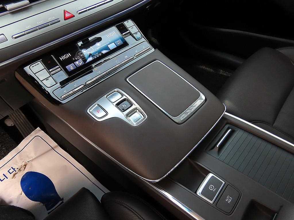 HYUNDAI Grandeur - Vista 10