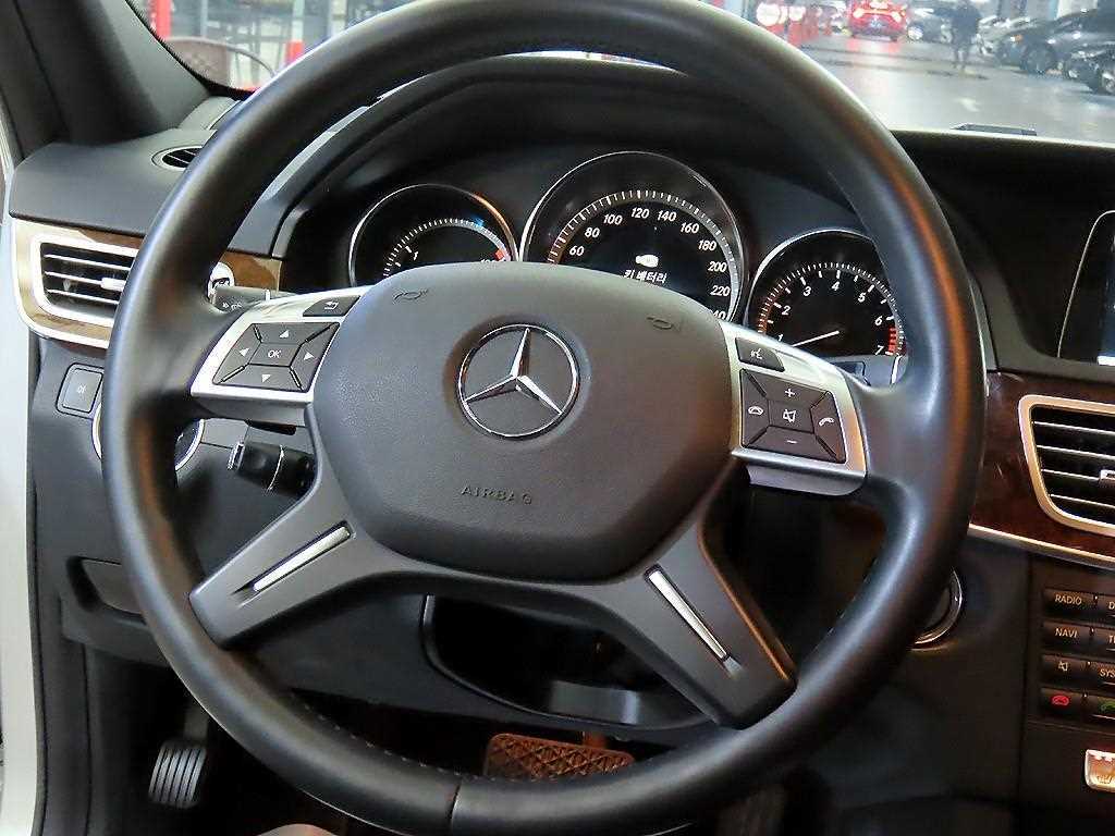 Mercedes Benz E class - Vista 8