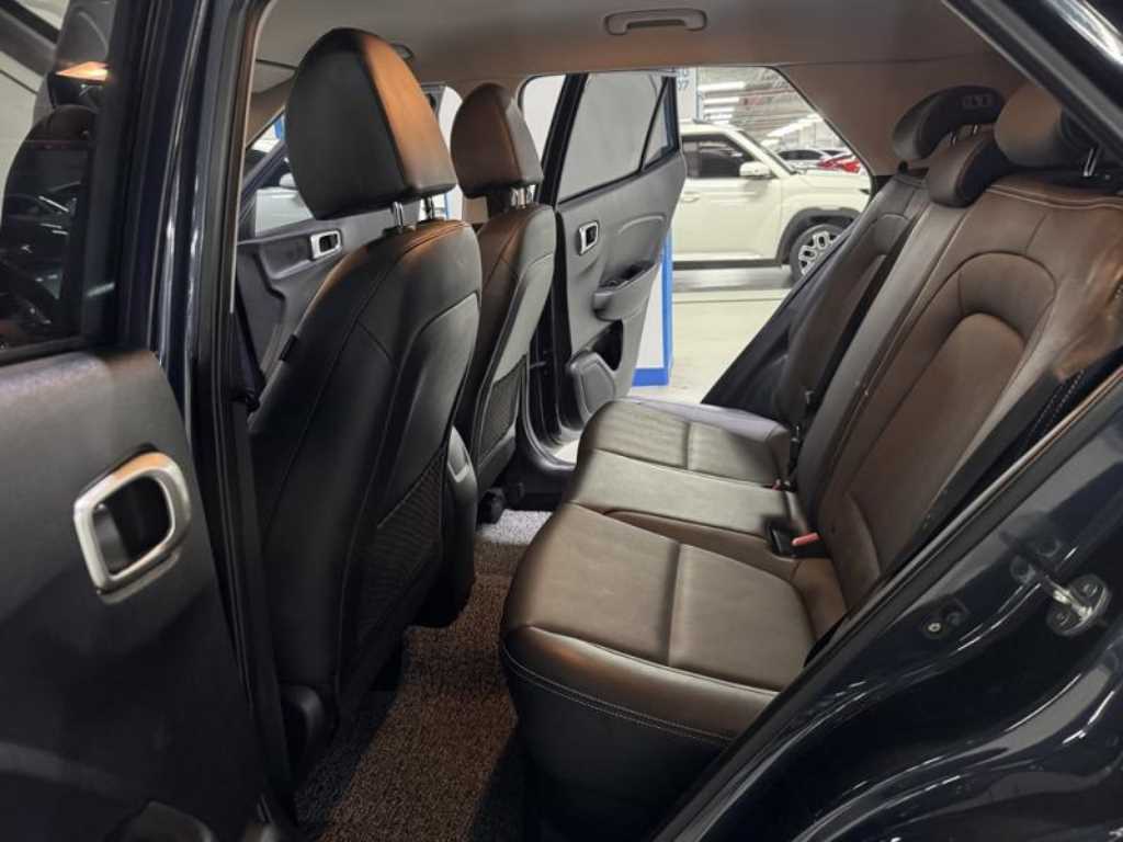 HYUNDAI Venue - Vista 8