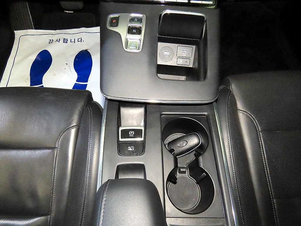 HYUNDAI Grandeur - Vista 12