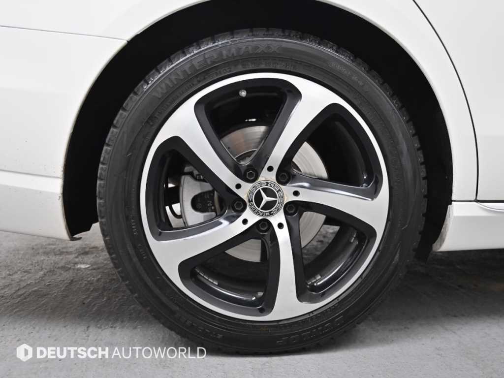 Mercedes Benz E class - Vista 5