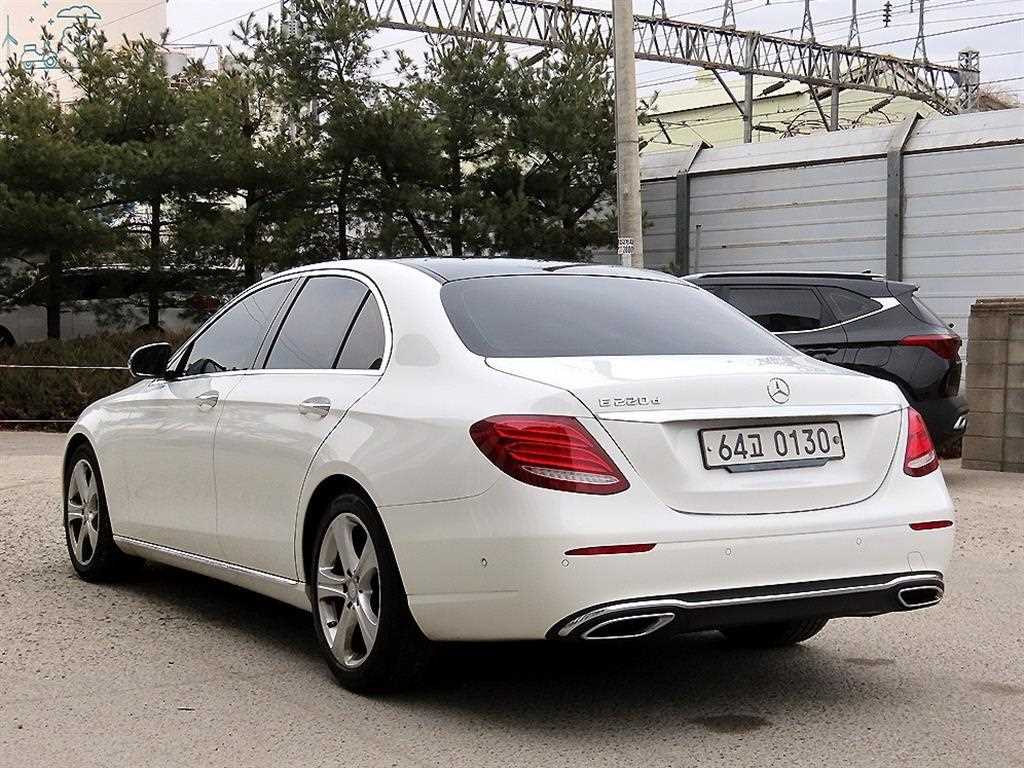 Mercedes Benz E class - Vista 3