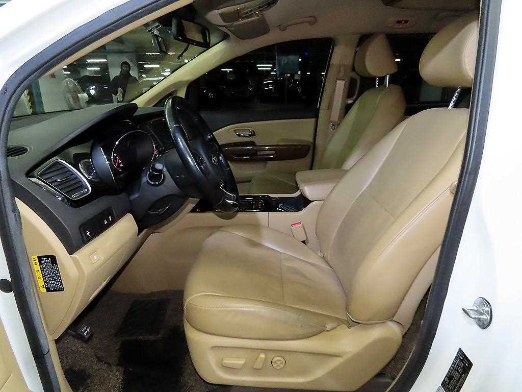 KIA Carnival - Vista 6