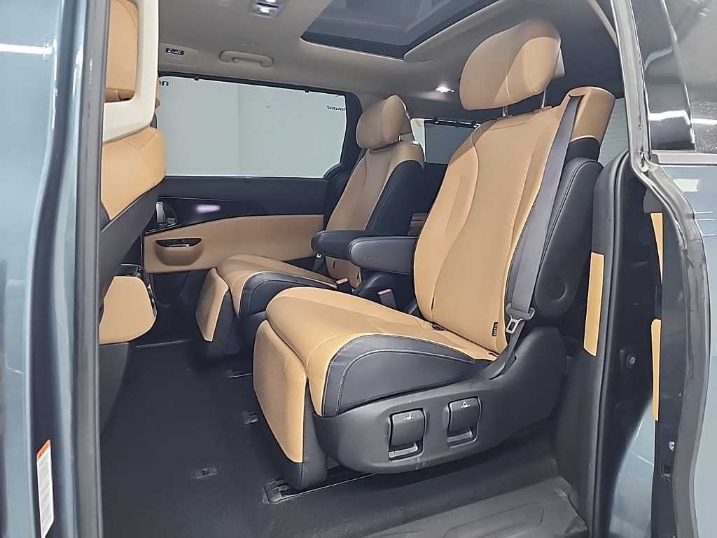 KIA Carnival - Vista 12