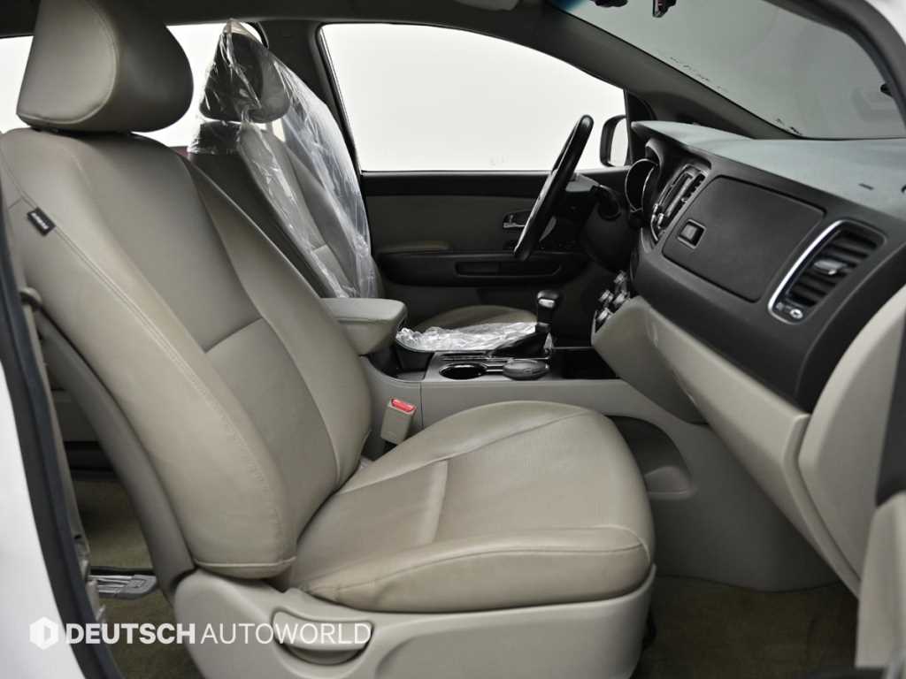 KIA Carnival - Vista 10