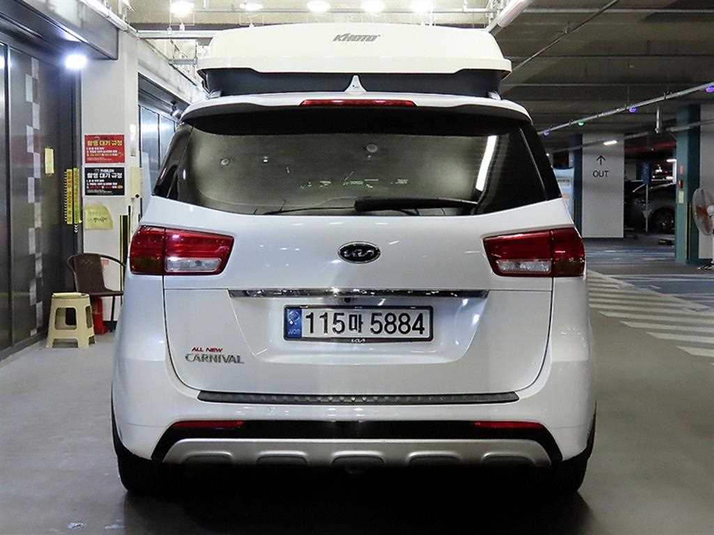 KIA Carnival - Vista 5