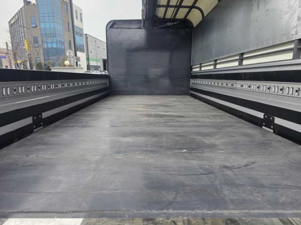 medium and large cargo truck - Vista 7