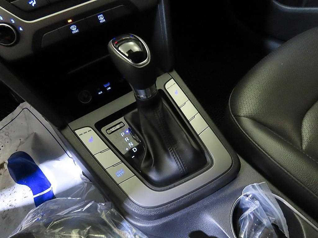 HYUNDAI Avante - Vista 12