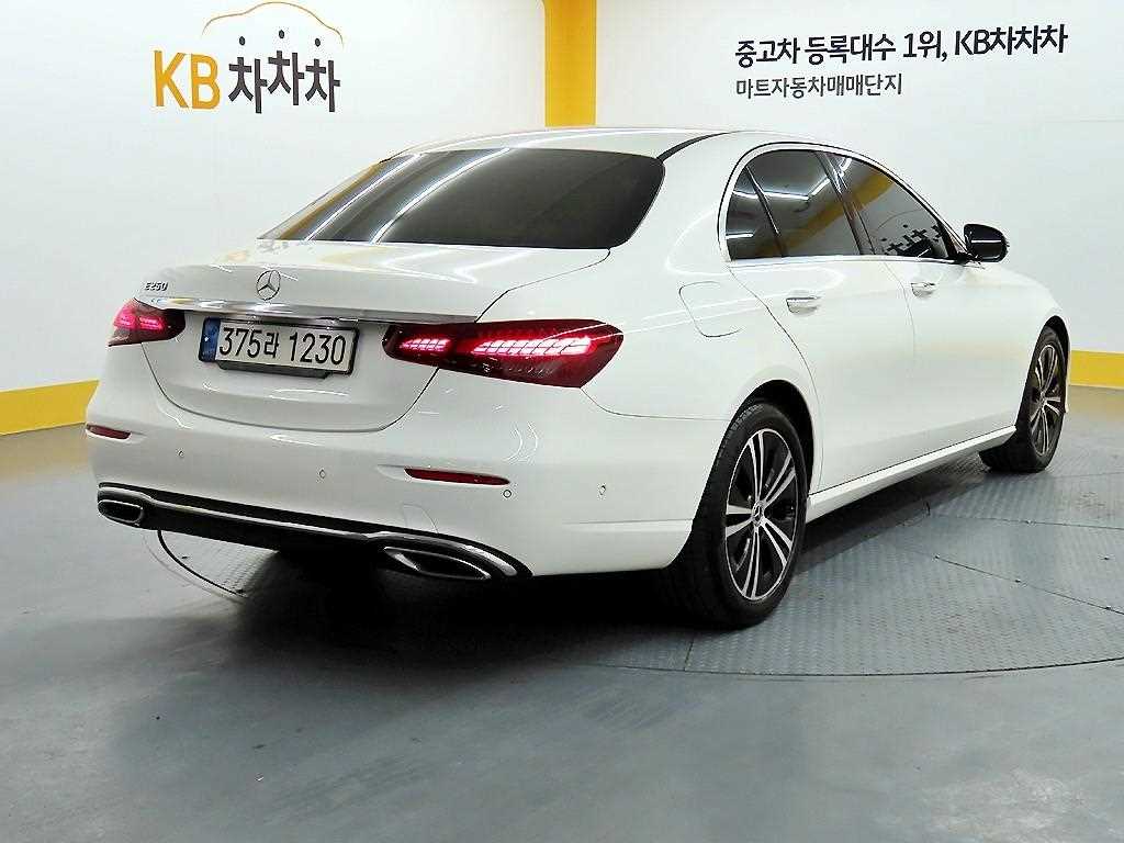 Mercedes Benz E class - Vista 4