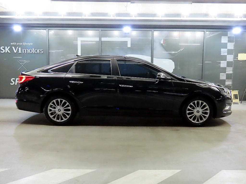 HYUNDAI Sonata - Vista 3