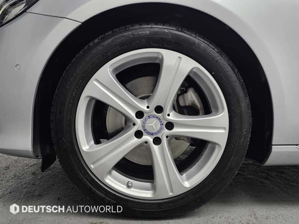 Mercedes Benz E class - Vista 5