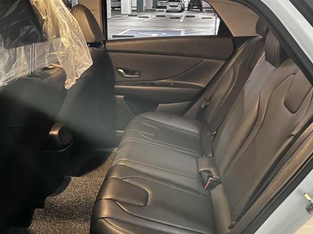 HYUNDAI Avante - Vista 6