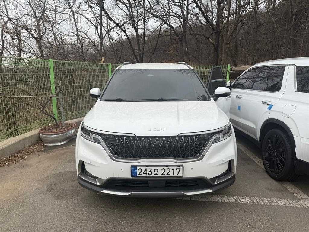 KIA Carnival 2023 Blanco - Importación desde Corea - HF Imports Iquique - Foto 1